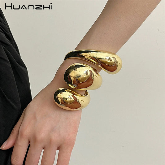 Banga Geometric Smooth Spiral Water Droplet Opening Bracelet